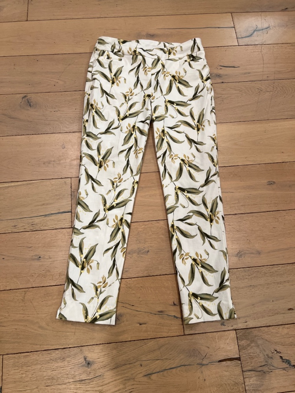 Chico's White Straight Leg Pants with Green Leaf Print